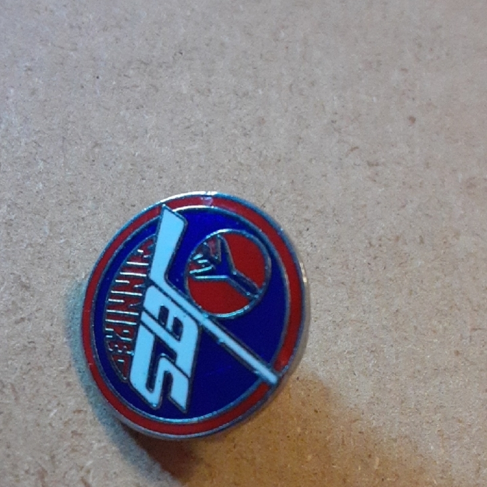 Vintage Winnipeg Jets Team Logo Pin - Picture 4 of 6